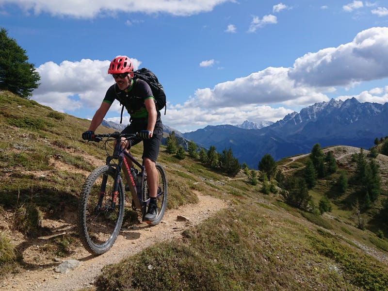 mountainbiken in franse alpen